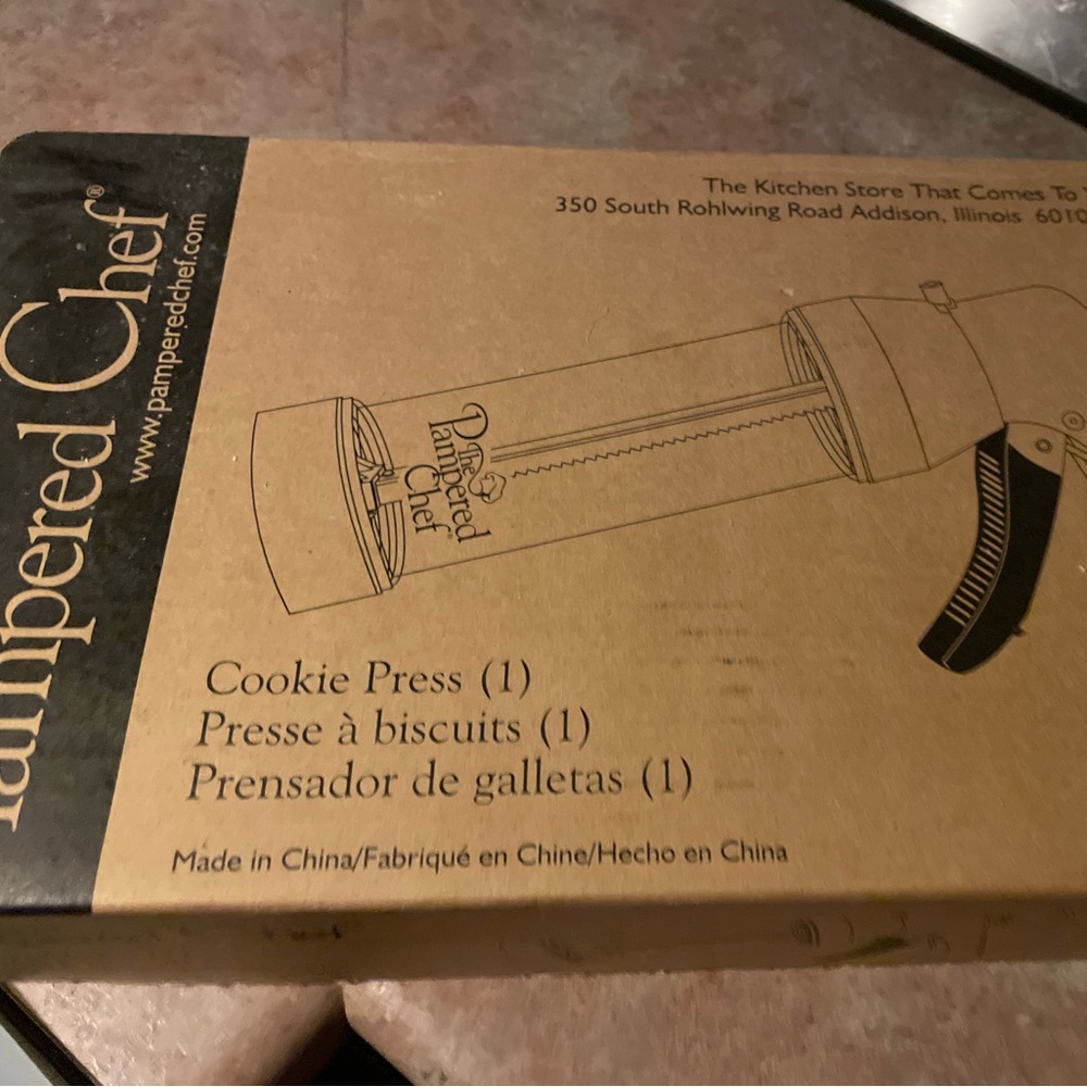 Pampered Chef Discontinued Cookie Press.
New in Box. Smoke free home